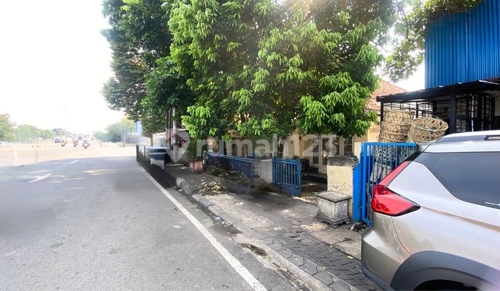 Dijual Rumah Lama di Pinggir Jalan Raya Bogor