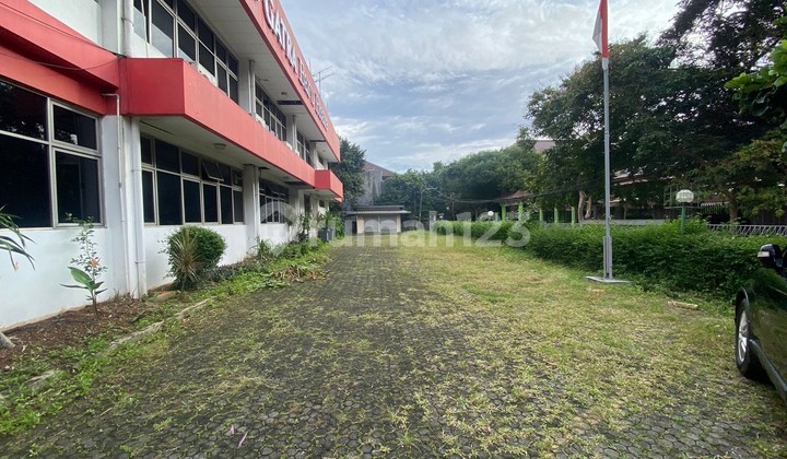 Gedung Kantor 3 Lantai Dijual dengan Harga Dibawah NJOP Lokasi Strategis di Kalibata Gedung Kantor 3 Lantai Dijual dengan Harga Dibawah NJOP Lokasi Strategis di Kalibata