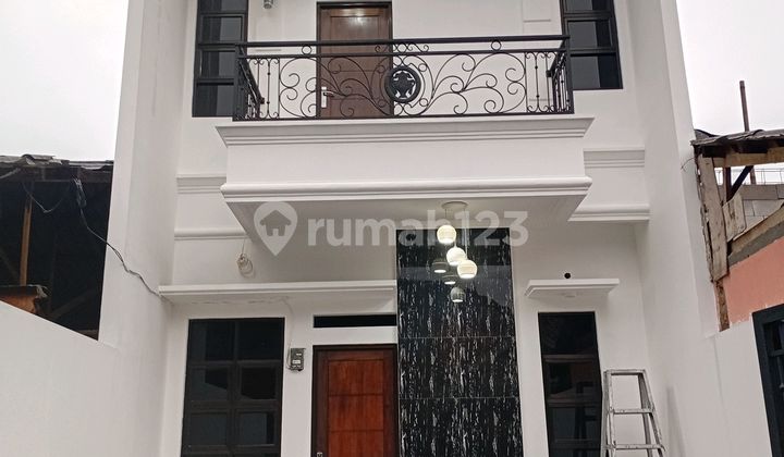 Luxury House Ready to Live in Cijantung 5 Minutes to Pasar Rebo Toll Road 10 Minutes to Rambutan LRT 10 Minutes to Ciracas LRT Near Business Center & Mall 2