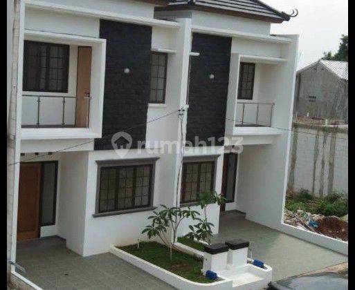 RUMAH MEWAH PINGGIR JALAN UTAMA, SELANGKAH KE JALAN RAYA BOGOR, 5 MENIT TOL CIJAGO, 10 MENIT LRT CIBUBUR, 10 MENIT STASIUN KERETA, DEKAT PUSAT BISNIS & MALL CIMANGGIS 2