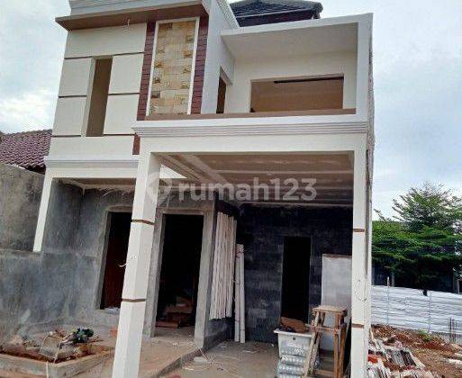 RUMAH MEWAH PINGGIR JALAN BESAR, HANYA 5 MENIT TOL CIJAGO, 3 MENIT JALAN RAYA BOGOR, DEKAT LRT CIBUBUR, DEKAT PUSAT BISNIS & MALL CIMANGGIS 2