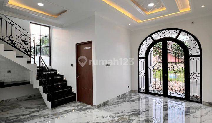 RUMAH MEWAH AMERICA CLASSIC PINGGIR JALAN SELANGKAH KE TOL KUKUSAN, DEKAT KAWASAN BISNIS, PERKANTORAN DAN MALL JAKARTA SELATAN 2