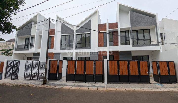 RUMAH MODERN JATIMULYA HANYA 10 MENIT STASIUN KERETA API DEPOK LAMA, 15 MENIT TOL MARGONDA, DEKAT GDC, DEKAT PUSAT BISNIS DAN PUSAT MALL MARGONDA RAYA 2