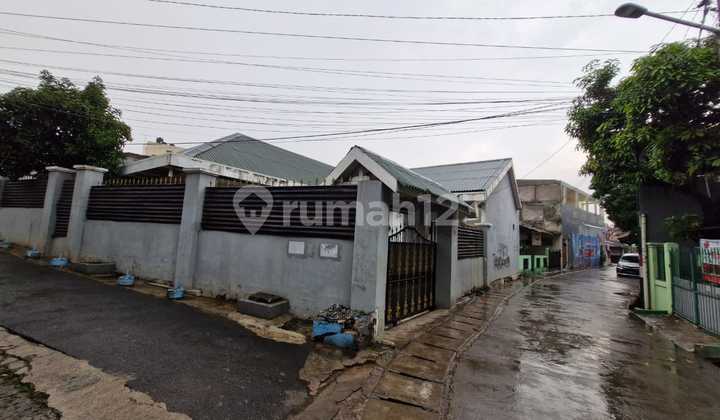 Large & Spacious House in Condet, 5 Minutes to LRT Taman Mini, 10 Minutes to LRT Rambutan, 5 Minutes to Taman Mini Toll Road & 5 Minutes to Pasar Rebo Toll Road, Close to South Jakarta Offices 2