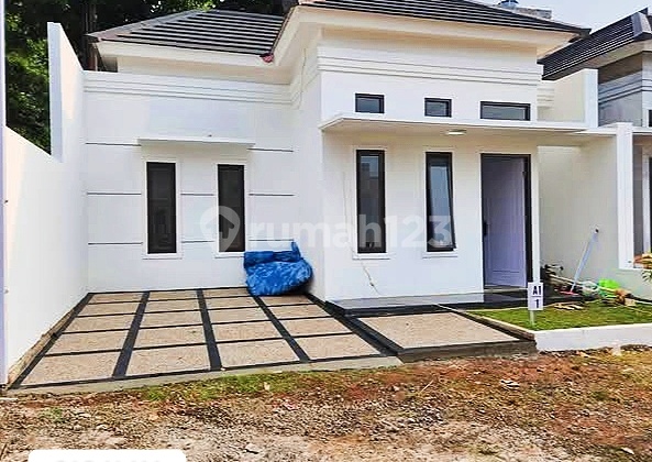 Rumah Baru 7 Menit Lrt Harjamukti, 5 Menit Tol Cijago, 10 Menit Stasiun Pondok Cina, Dekat Pusat Bisnis & Mall Cimanggis Gas Alam