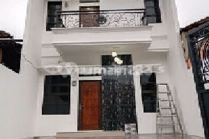 Rumah Mewah Siap Huni di Cijantung 5 Menit Tol Pasar Rebo 10 Menit LRT Rambutan 10 Menit LRT Ciracas Dekat Pusat Bisnis & Mall Rumah Mewah Siap Huni di Cijantung 5 Menit Tol Pasar Rebo 10 Menit LRT Rambutan 10 Menit LRT Ciracas Dekat Pusat Bisnis & Mall