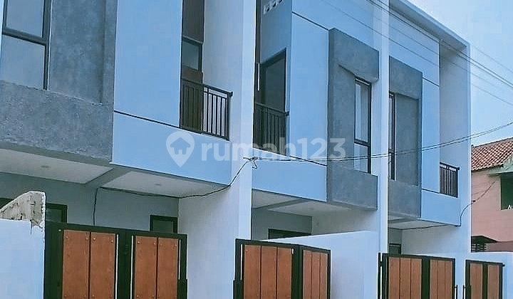 Rumah Baru Hanya 5 Menit Stasiun Kereta, 10 Menit Tol Margonda, Dekat Jalan Raya Besar Kalimulya, Dekat Pusat Bisnis & Mall