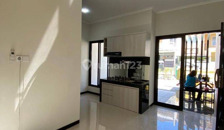 Rumah di Kutisari Indah 2 Lantai SHM Timur Baru 2