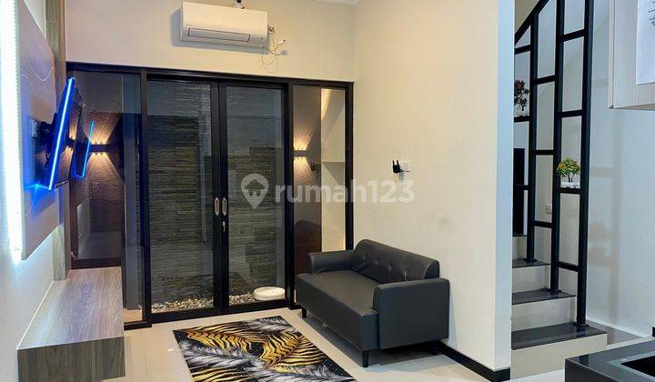 Rumah di Kutisari Selatan 2 Lantai Baru SHM Timur 2