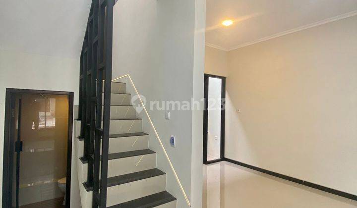 Rumah di Kutisari Indah 2 Lantai SHM Baru 2