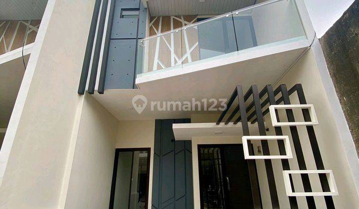 Rumah di Kutisari Selatan 2 Lantai Baru SHM Barat 1