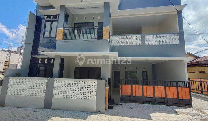 Rumah 2 Lantai Megah Di Utara  Jogjabay Jogja 5 kamar Tidur 4 kamar Mandi Carport 2 Mobil Hadap Timur 1