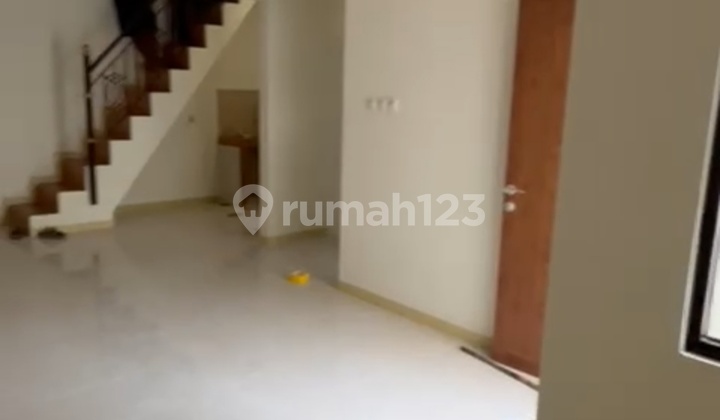 Dijual Cepat Rumah 2 Lantai Medang Lestari Gading Serpong Tangerang