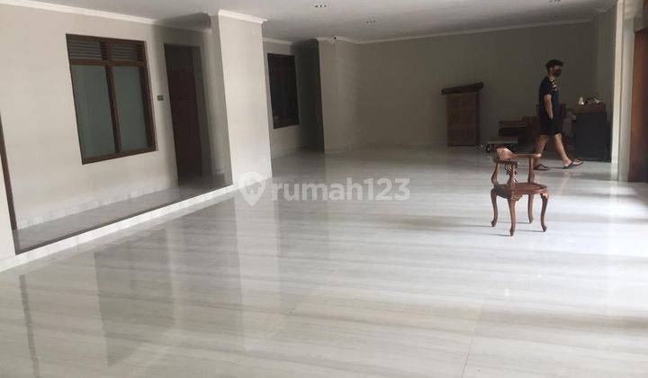 Dijual Rumah 2 Lantai Bagus Unfurnished Jl. Matraman 2