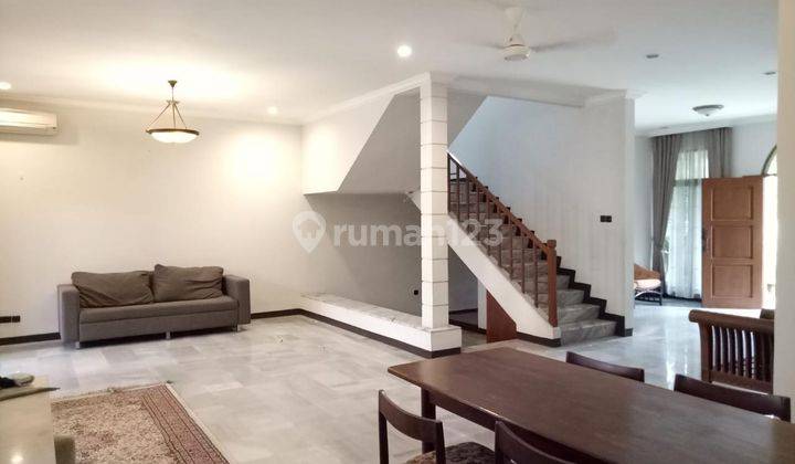 Disewakan Rumah 2 Lantai Bagus Semi Furnished Villa Delima 2