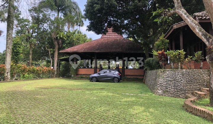Rumah Villa Dijual dengan Lokasi Strategis di Jalan Raya Puncak Rumah Villa Dijual dengan Lokasi Strategis di Jalan Raya Puncak