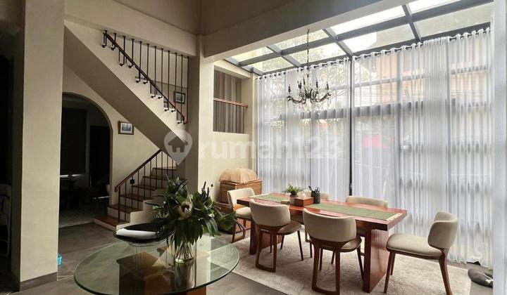 Dijual Rumah 3 Lantai Kondisi Bagus di Cirendeu