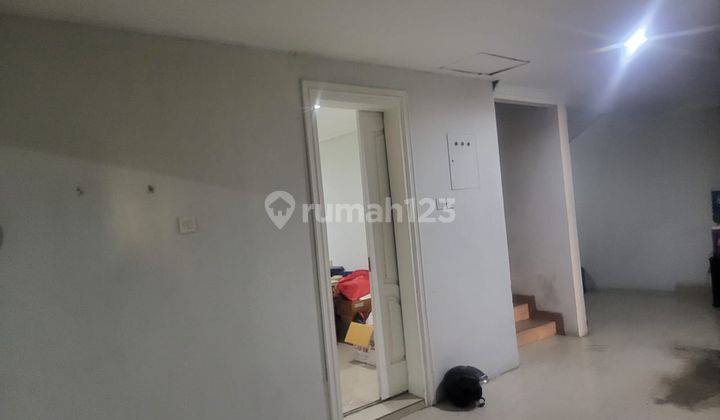 Disewakan Rumah di Menteng 9 BR Furnished 2