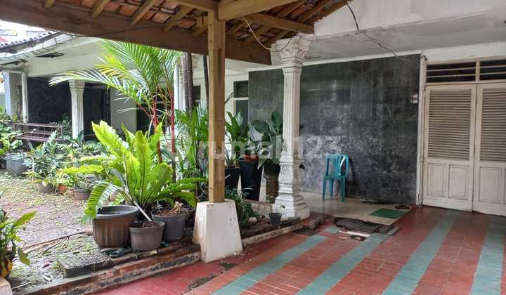 For Sale: Cozy House Near SCBD Kebayoran Baru For Sale: Cozy House Near SCBD Kebayoran Baru