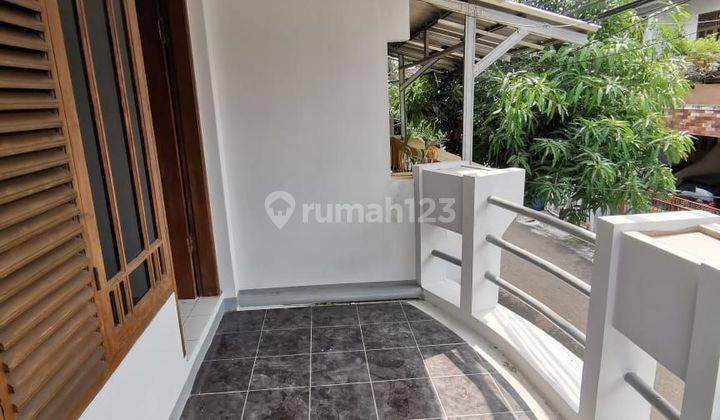 Rumah Cantik Dan Murah 2,5 Lantai Dalam Komplek Aman Dan Nyaman 2