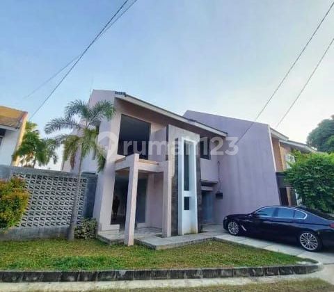 Rumah Cantik dan Mewah di Pejaten Barat Lokasi Adem dan Nyaman 2