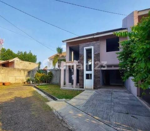 Rumah Cantik dan Mewah di Pejaten Barat Lokasi Aman dan Nyaman 2