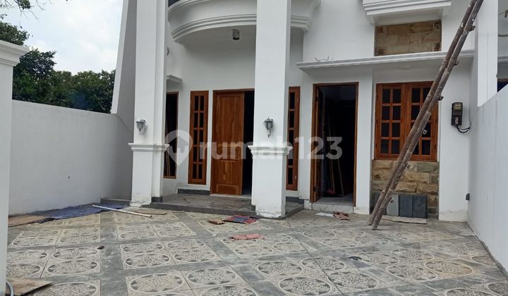 Rumah Cantik dan Mewah di Jalan Utama Komplek Duren Sawit 2
