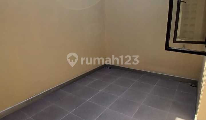 Rumah Mewah 3 Lantai Di Pejaten Dalam Cluster Lokasi Strategis  2