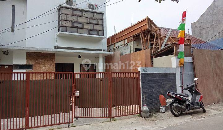 RUMAH CANTIK DAN MURAH DI KOMPLEK DEKAT HERO LEBAK BULUS  1