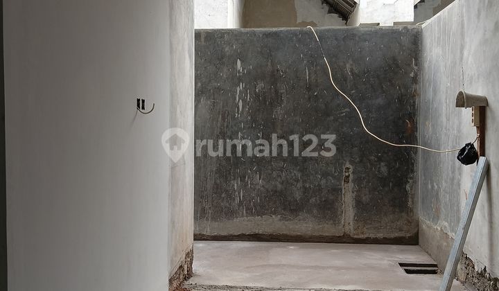 Beautiful and Luxurious House in Jatisampurna, Safe and Comfortable Location 2