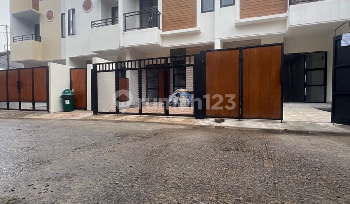 Rumah Cantik Dekat Jalan Raya Kodau Lokasi Strategis Rumah Cantik Dekat Jalan Raya Kodau Lokasi Strategis