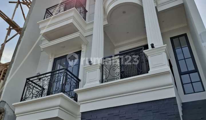 Rumah Mewah 3 Lantai Di Pejaten Lokasi Strategis 2