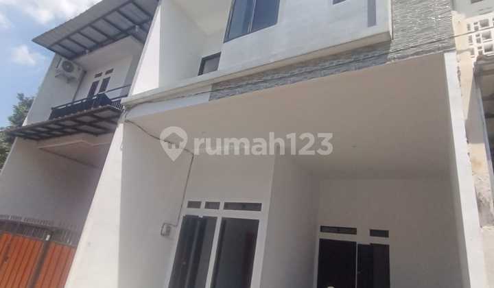 Rumah Ready 2,5 Lantai Non Komplek di Pondok Ranggon Cpayung Rumah Ready 2,5 Lantai Non Komplek di Pondok Ranggon Cpayung