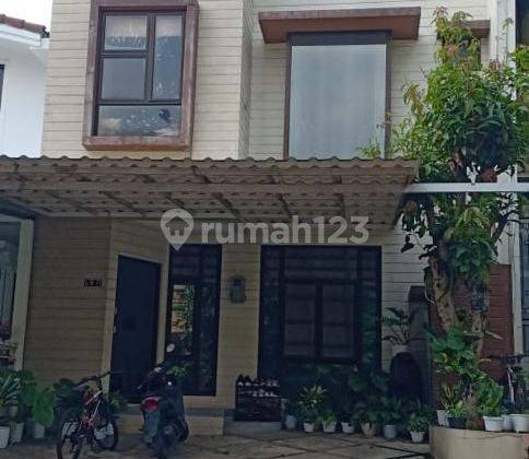 Dijual rumah 2 lantai siap huni di perumahan legenda wisata cibubur  1