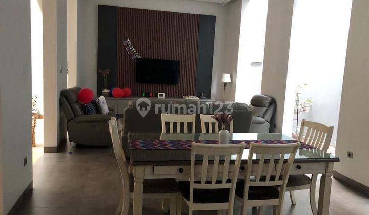 Dijual rumah 3 lantai + roftop di perumahan citra gran cibubur 2