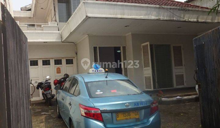 Rumah Hunian 2 Lantai Cocok Untuk Usaha Menteng 1