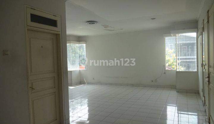 Rumah Hunian 2 Lantai Cocok Untuk Usaha Menteng 2