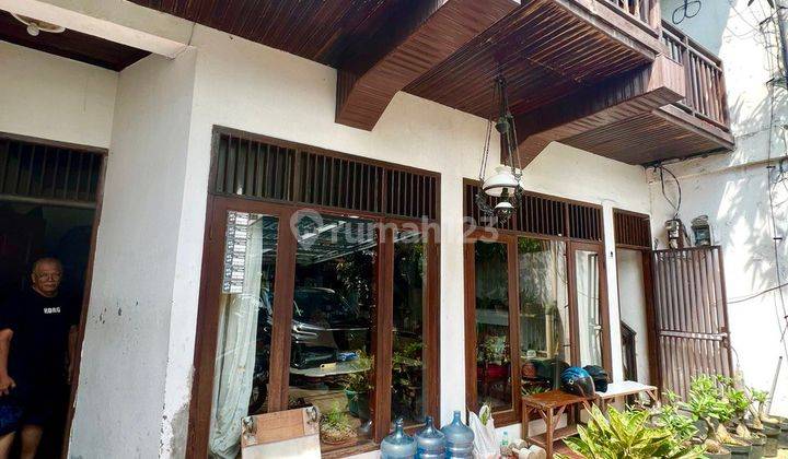 Rumah Vintage Dengan 13 Kamar Kos di Lantai 2 Menteng 1