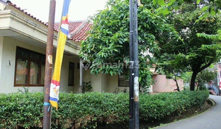 Rumah Siap Huni Dekat Jalan Raya Shm Menteng 1