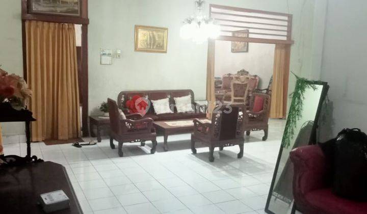 Rumah Tua Layak Huni di Zona Komersil Senen 2