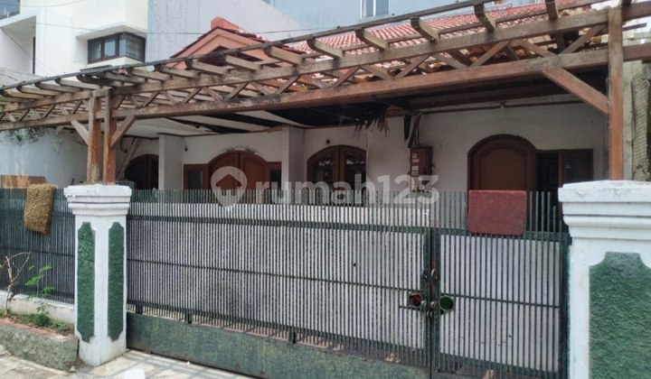 Rumah 2 Lantai Bagus SHM di Menteng, Jakarta Pusat Rumah 2 Lantai Bagus SHM di Menteng, Jakarta Pusat
