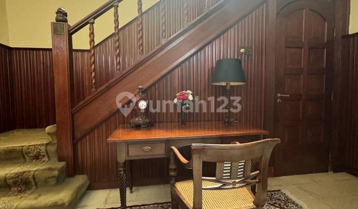 2-story east-facing residential house in Menteng 2