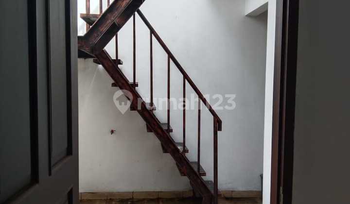 Dijual Rumah Hunian Cantik 2,5 Lantai di Menteng  2