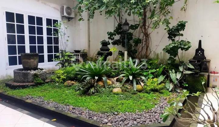Dijual Rumah di Mneteng Lokasi Strategis 