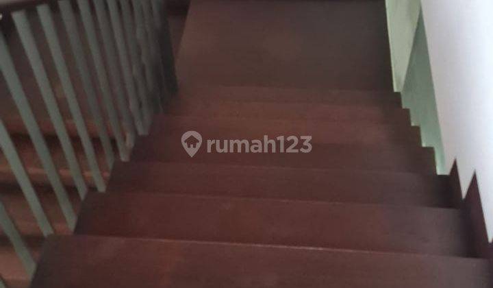 Rumah Hunian Cantik 3 Lantai, Di Menteng  2