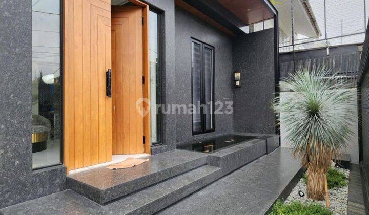 Rumah Cantik 3,5 Lantai, Modern And Luxurious Design  2