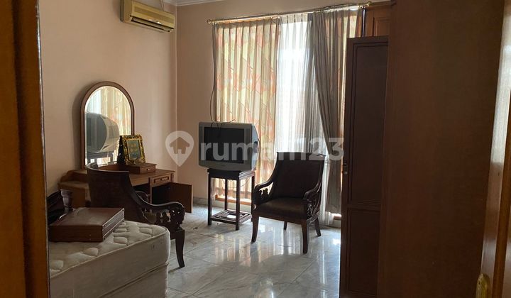 Dijual Rumah Area Komersial 2 Lantai di Menteng 