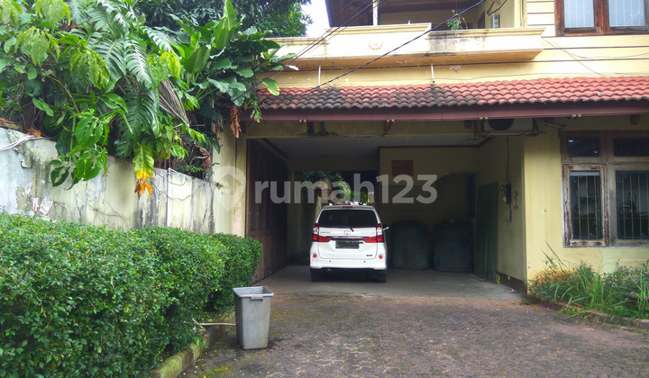 Old 2-Story West-Facing House in Kemang Old 2-Story West-Facing House in Kemang