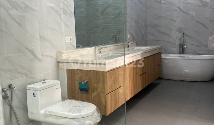 Disewakan Rumah Cantik dan Asri,Kemang 2