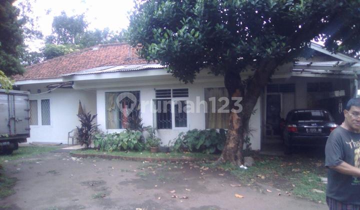 For Sale House with Extensive Land in Jagakarsa Area